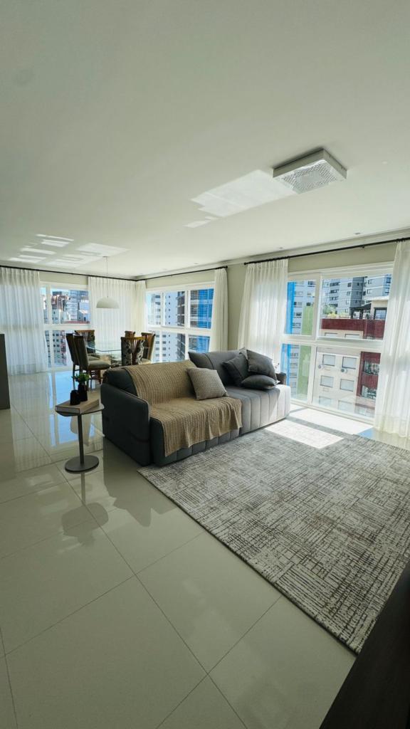 Apartamento 3 Dormitórios